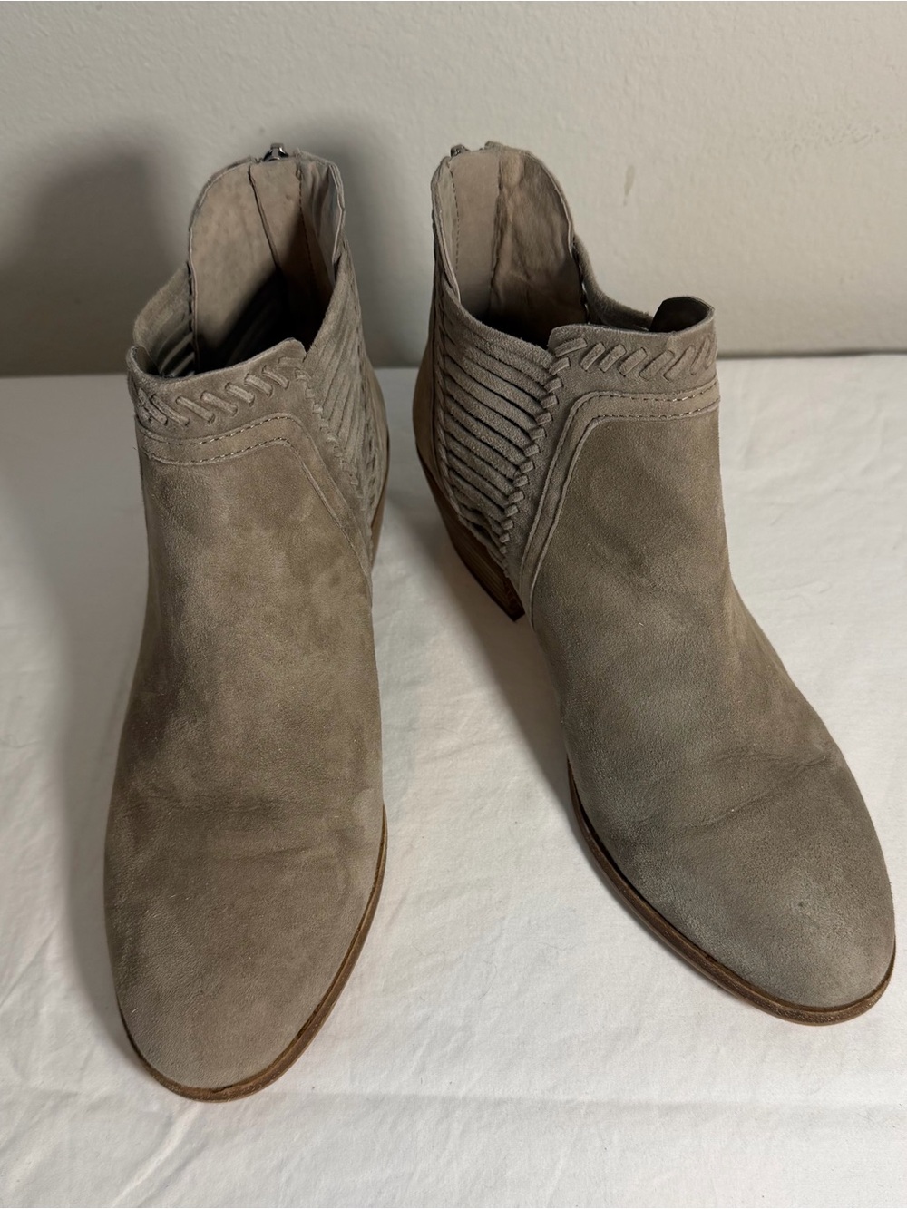 Vince Camuto Taupe Suede Ankle Booties Size 8M